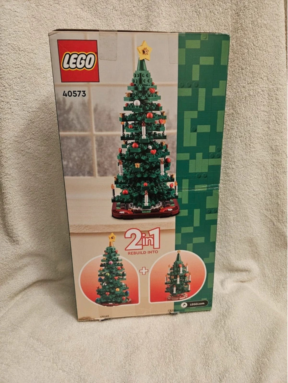 LEGO 40573 Christmas Tree 2-in-1 Holiday Set 784 Pieces Open Box Retired